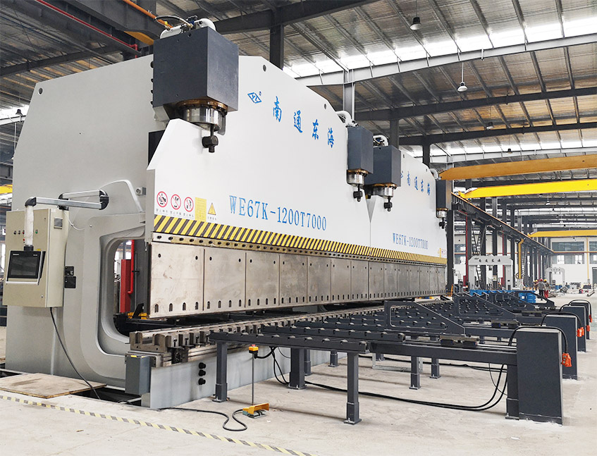 2xWE67K-1200T7000 pole bending machine